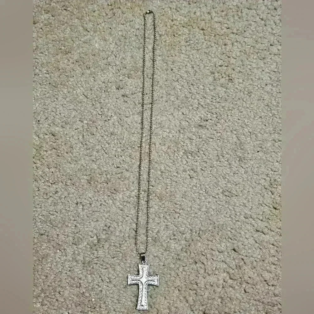 Stainless steel cross necklace!